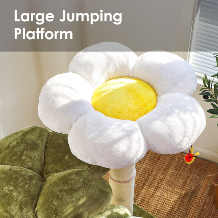 Large top platform on the Four Leaf Clover Cat Tree